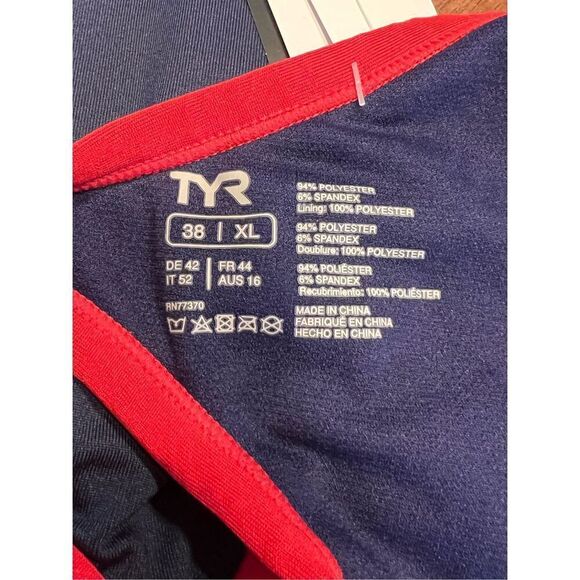 TYR woman’s XL (38) Durafast Elite Women's Diamondfit Swimsuit USA red white - Picture 4 of 5